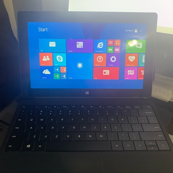 Microsoft Surface - Picture 2 of 5